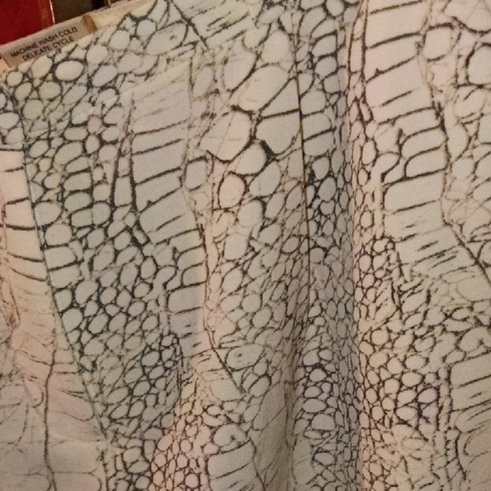 Philosophy White Textured Look Shorts - Picture 4 of 7